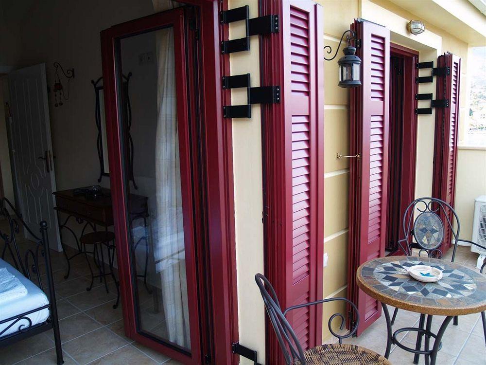 Greka Ionian Suites Agia Efimia Екстериор снимка