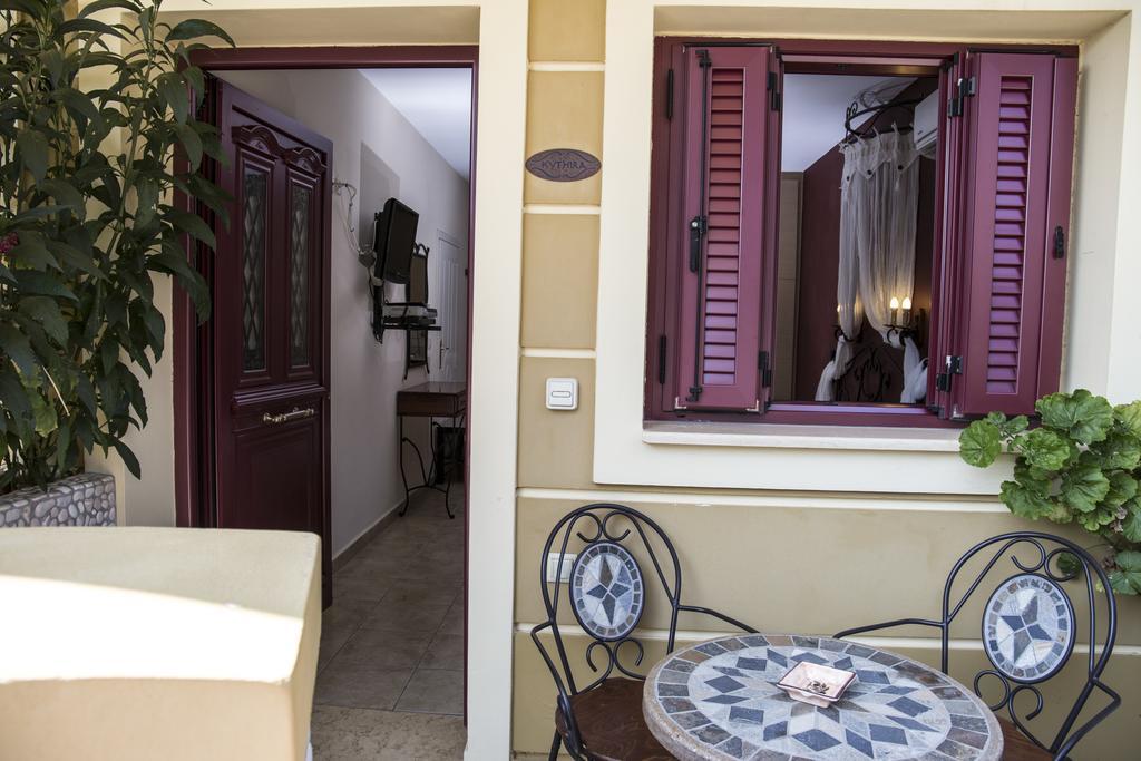 Greka Ionian Suites Agia Efimia Екстериор снимка