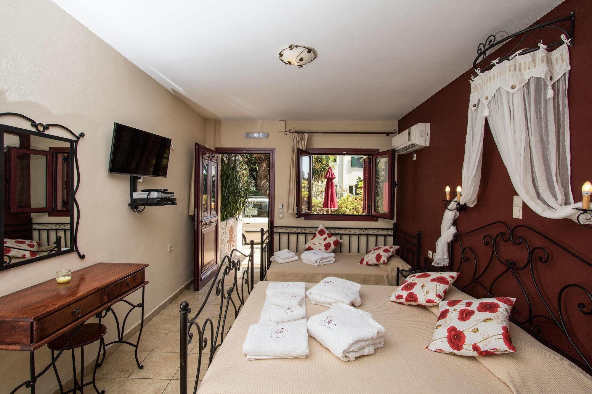 Greka Ionian Suites Agia Efimia Екстериор снимка