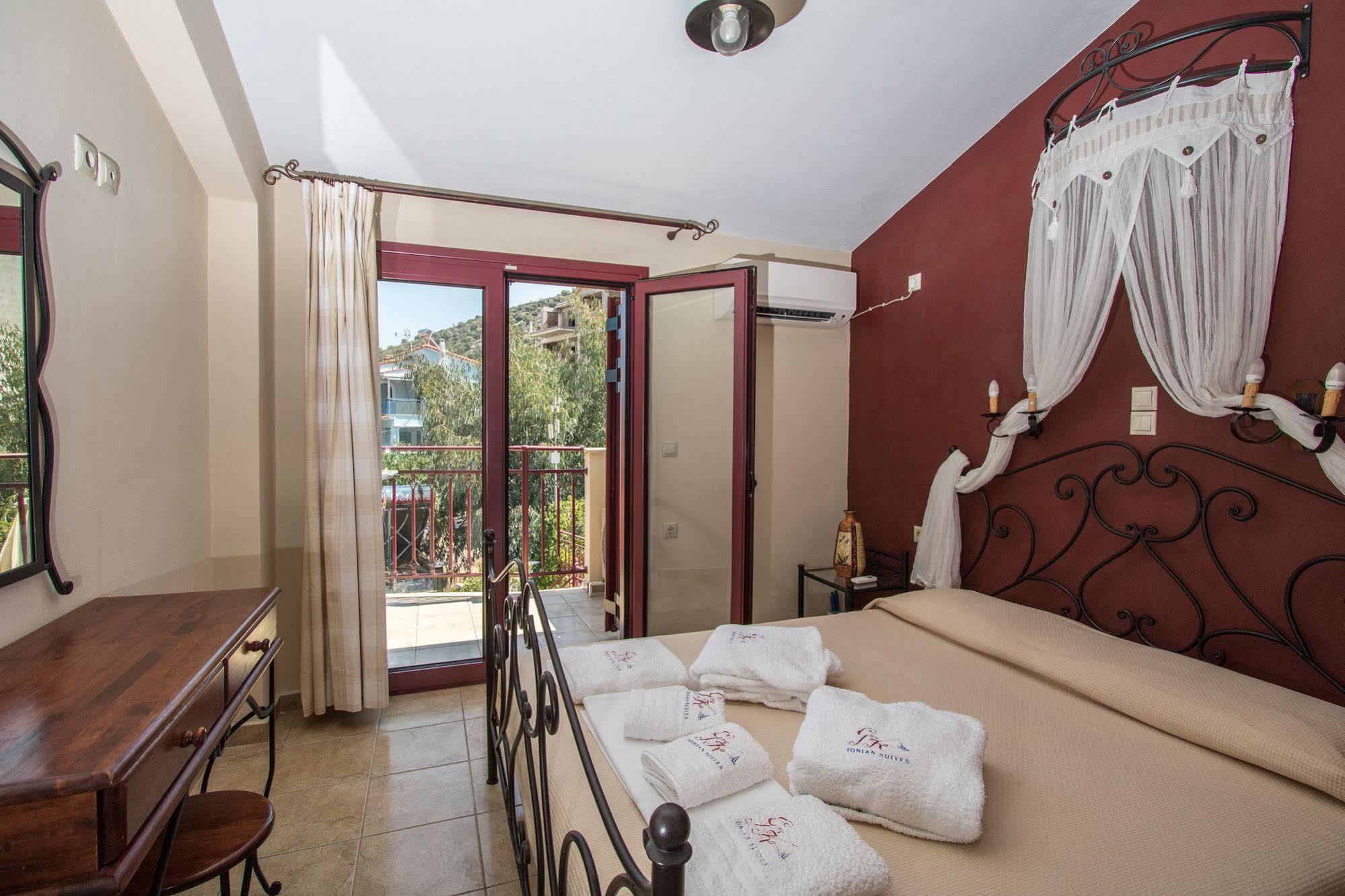 Greka Ionian Suites Agia Efimia Екстериор снимка