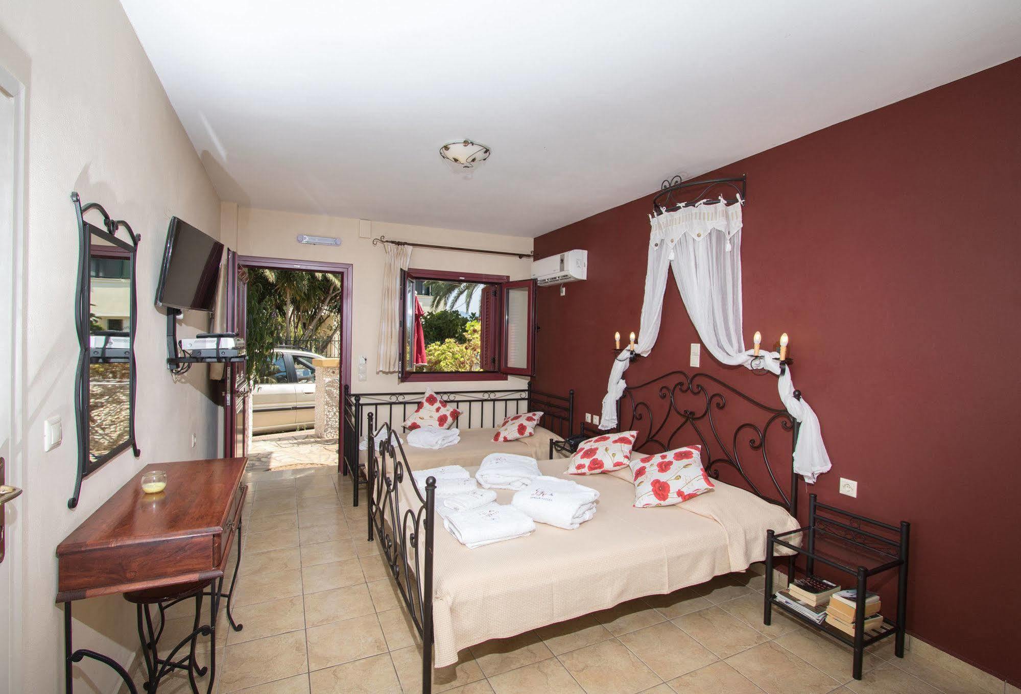 Greka Ionian Suites Agia Efimia Екстериор снимка