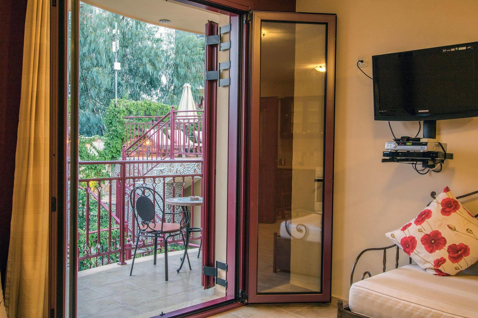 Greka Ionian Suites Agia Efimia Екстериор снимка