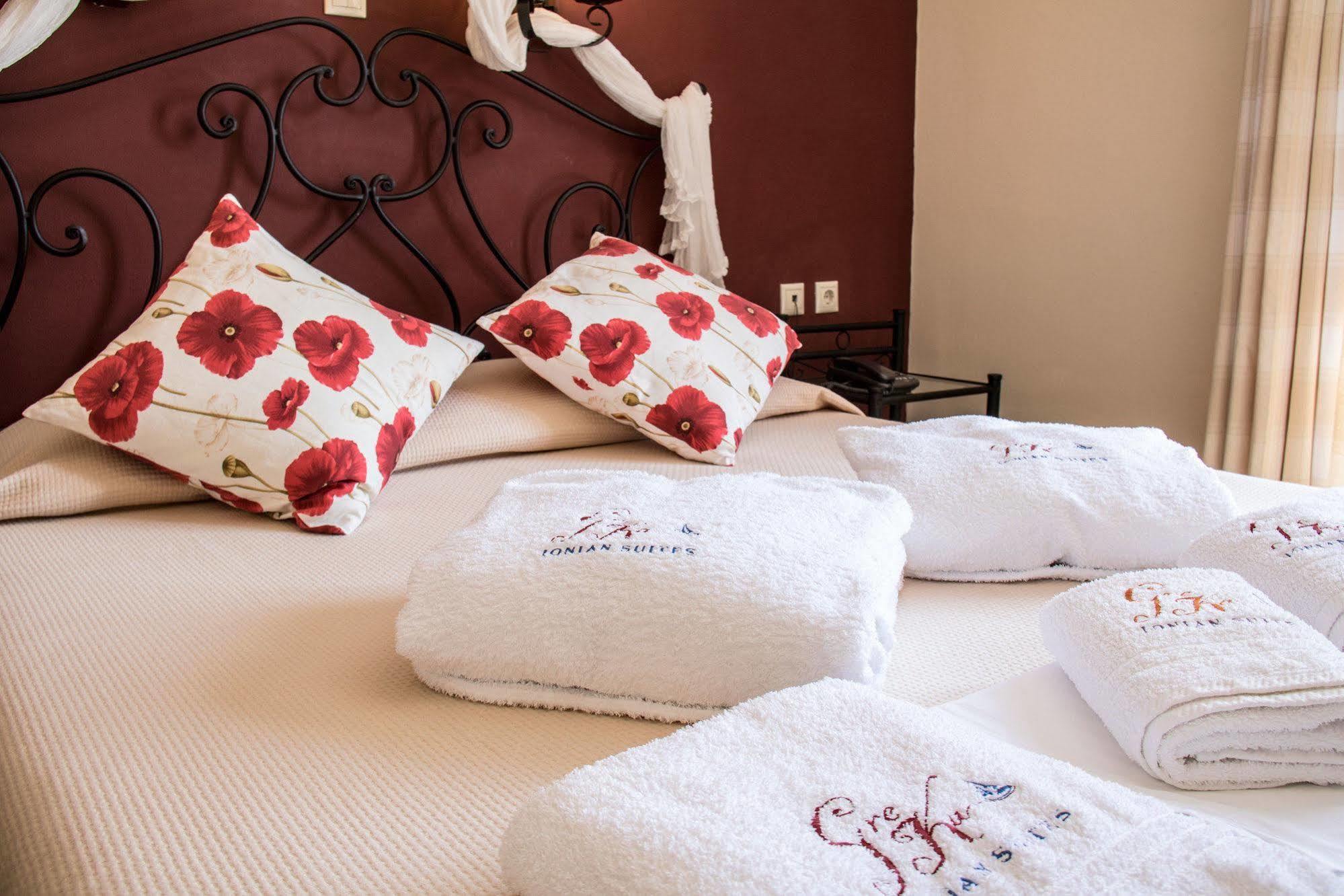 Greka Ionian Suites Agia Efimia Екстериор снимка