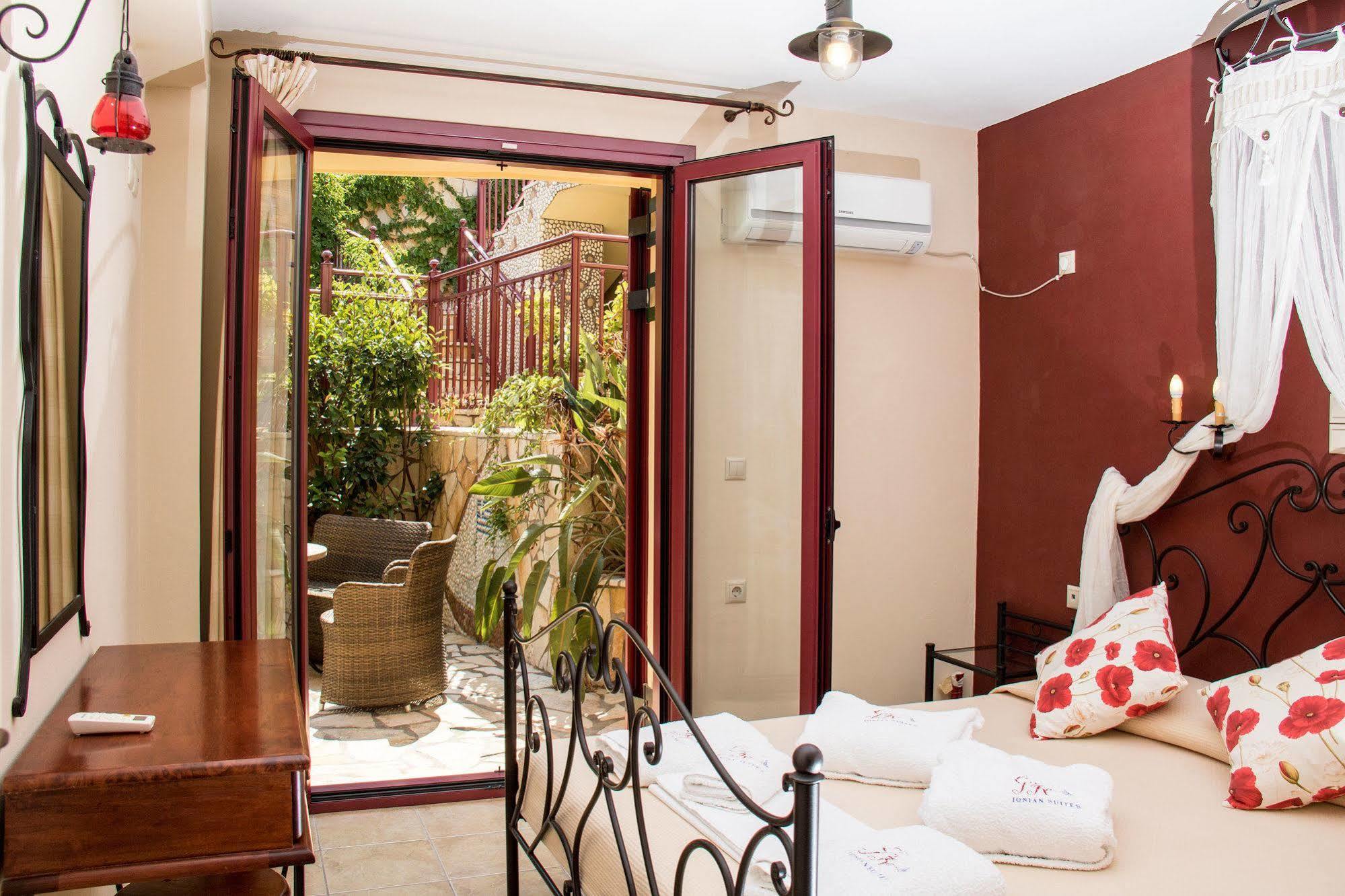 Greka Ionian Suites Agia Efimia Екстериор снимка