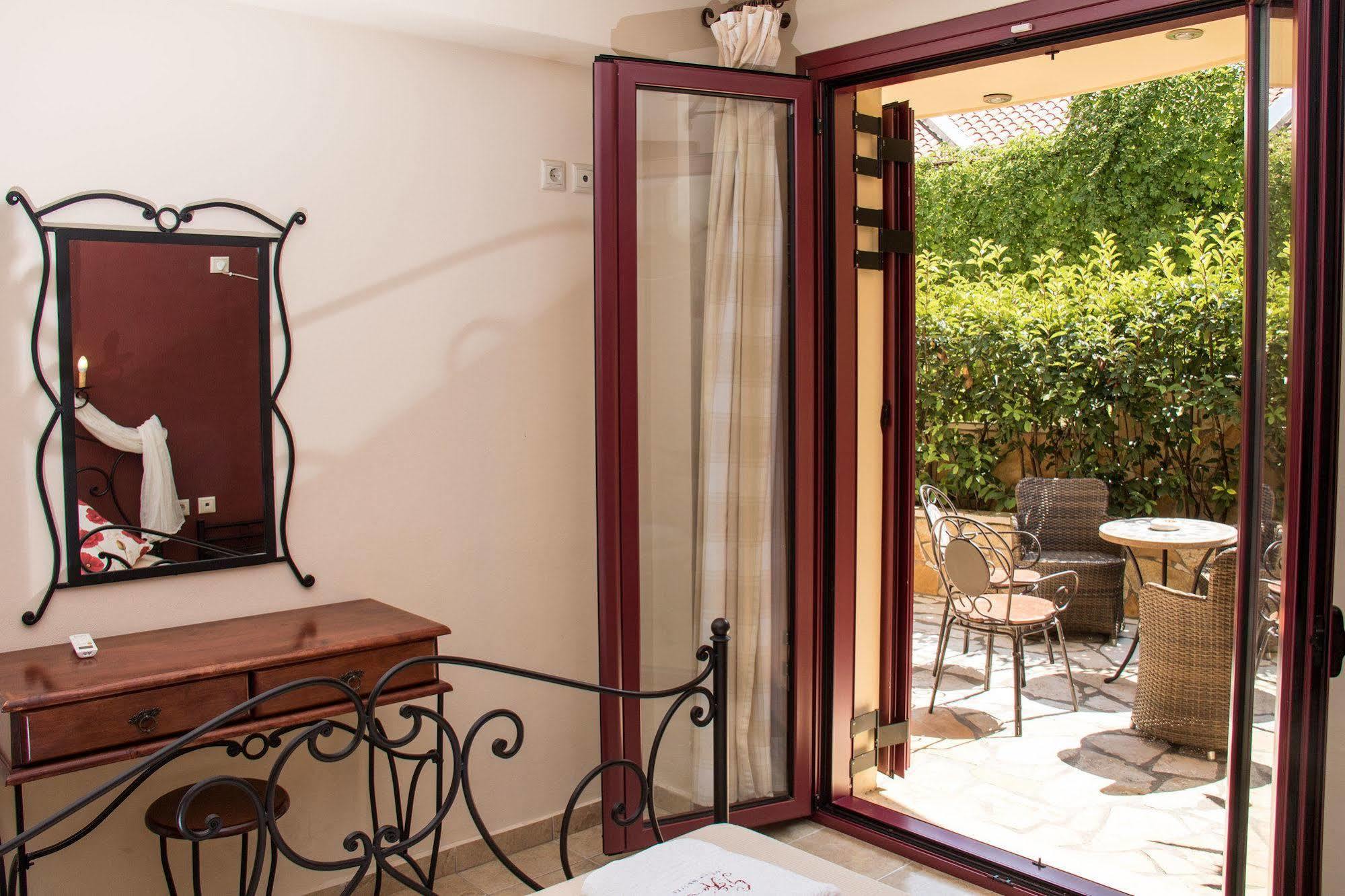 Greka Ionian Suites Agia Efimia Екстериор снимка