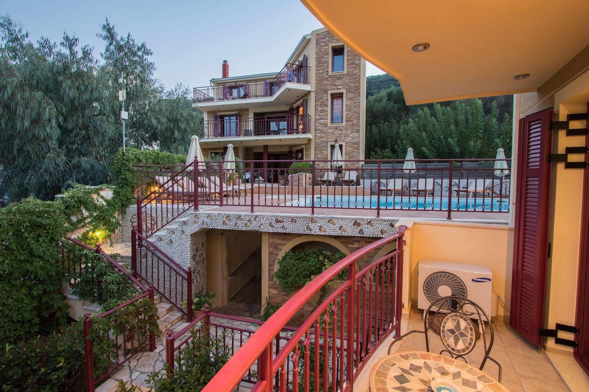 Greka Ionian Suites Agia Efimia Екстериор снимка