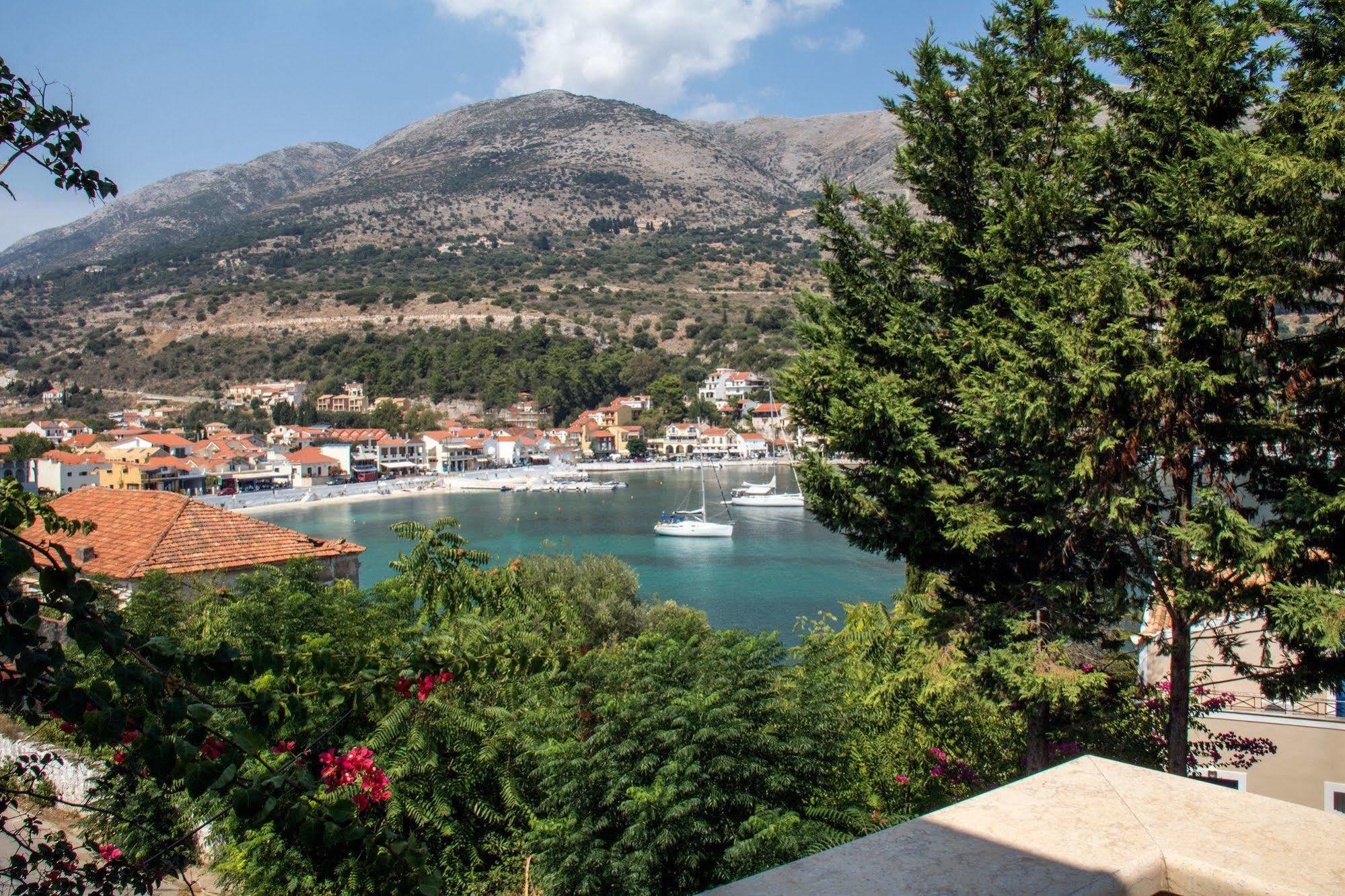 Greka Ionian Suites Agia Efimia Екстериор снимка